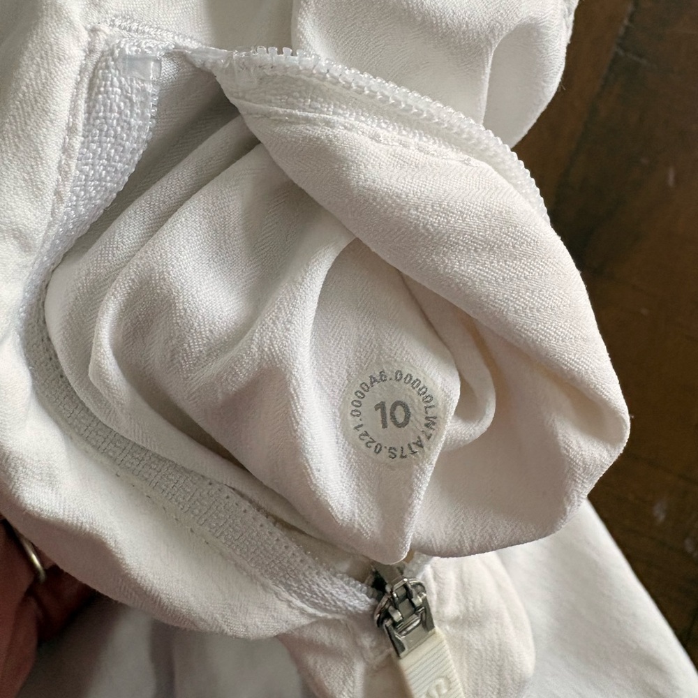 lululemon athletica Women's Cream Shorts - Picture 2 of 2
